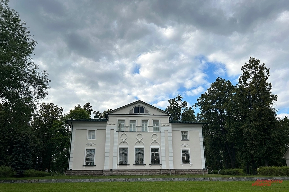 Музей памяти семьи Императора Николая II в усадьбе Белая дача.