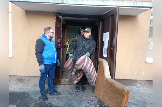 Субботник в доме погорельцев