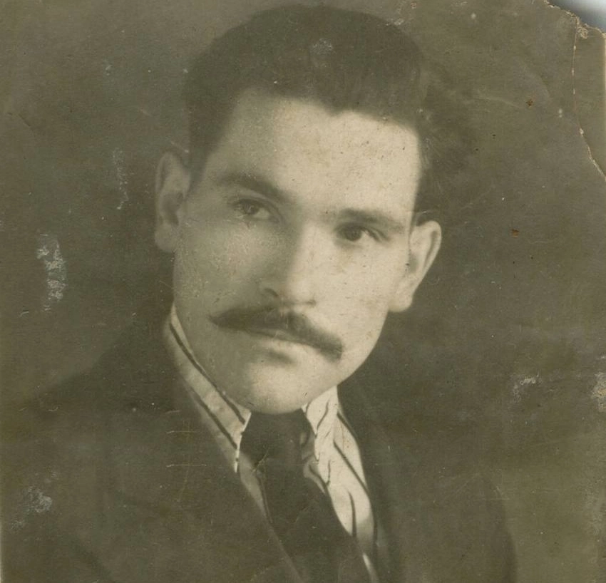 Дедушку Адольфа в семье звали Толей.