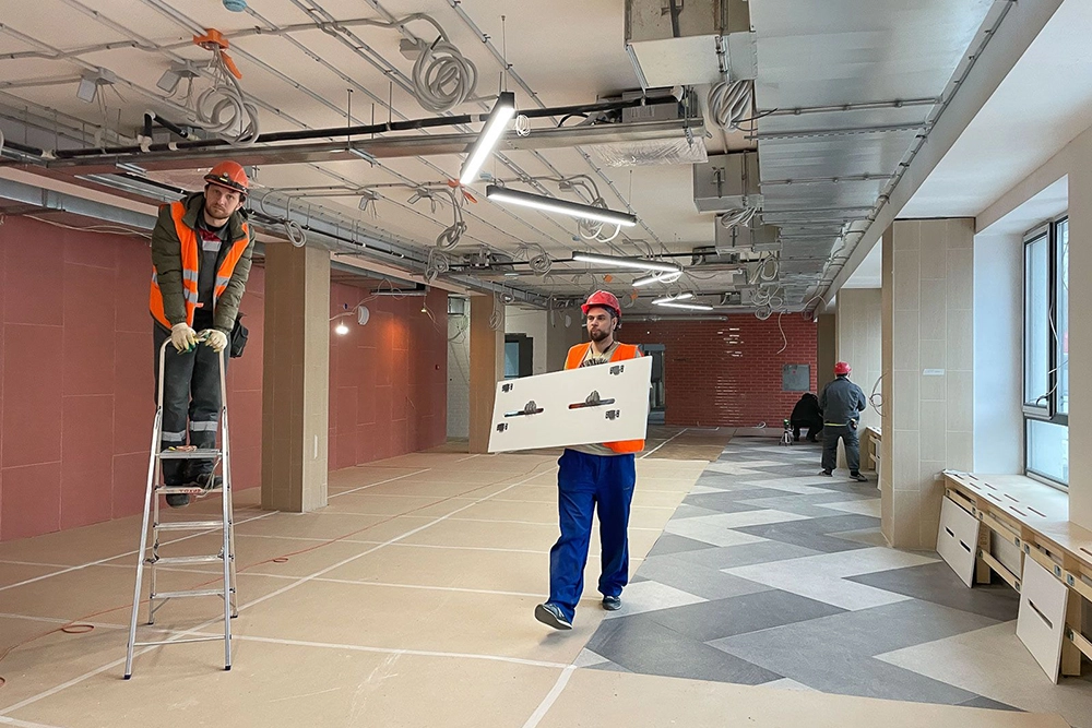 Ремонтные работы в школе в самом разгаре.