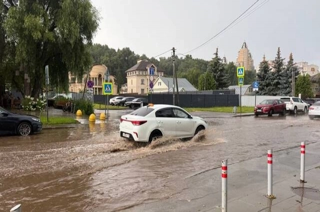 Утро 31 июля в Казани превратилось в испытание для водителей и пешеходов