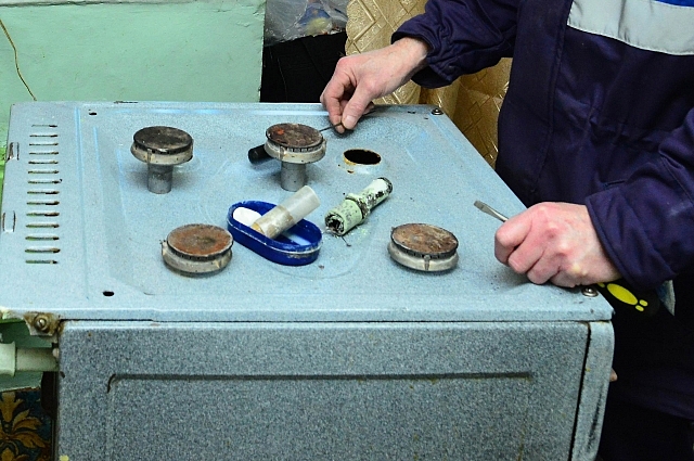 Любые работы с газом могут проводить только сертифицированные специалисты.