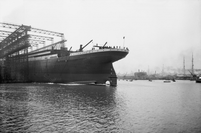 «Титаник» сходит со стапеля, 1911 г.