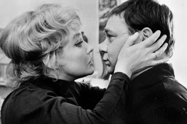 Евгений Леонов и Ирина Скобцева. Кадр из фильма «Зигзаг удачи» 