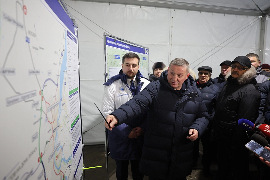 Впереди - строительство моста у Дубовки.