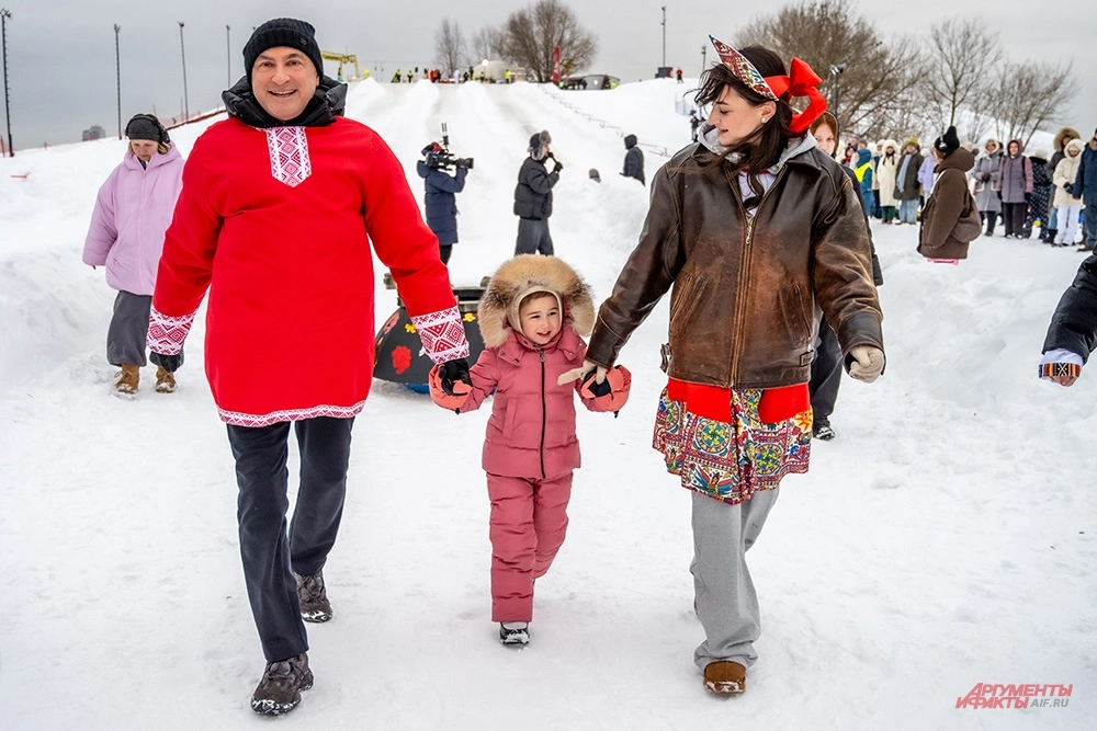 Михаил Турецкий с семьей.