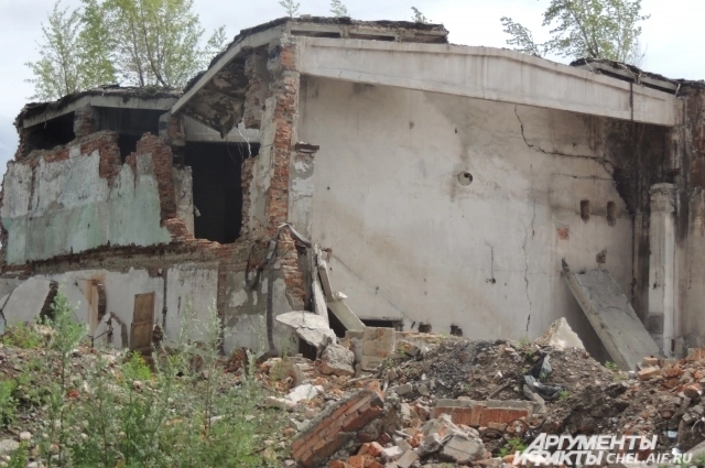 После закрытия территория превратилась в руины. 