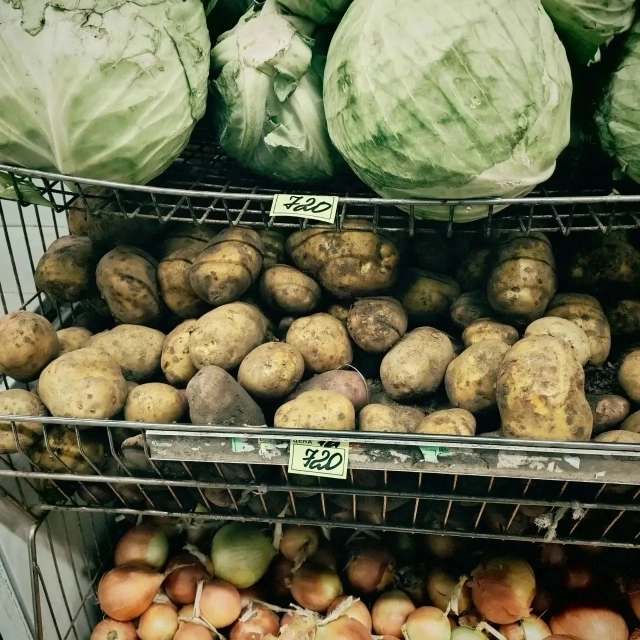 Овощи по цене мяса на полках магазина в Эвенкии.