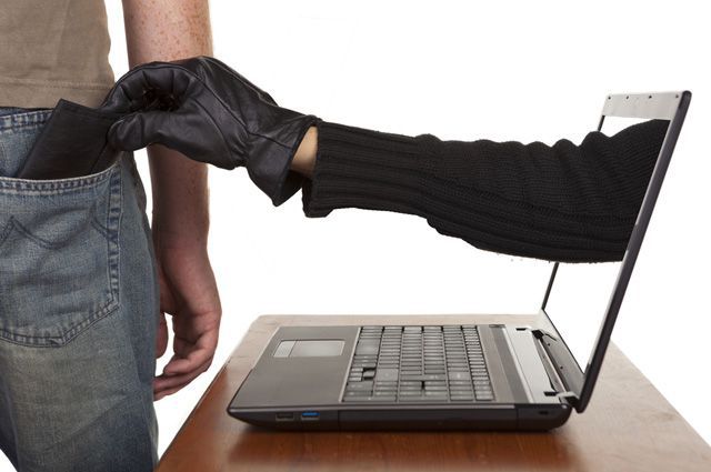 Стражи порядка предупреждают о разгуле мошенников в интернете.