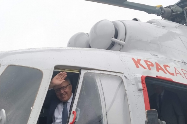 Губернатор оценил новый вертолет.