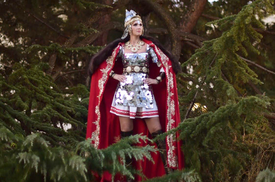 Образ славянской воительницы Елена взяла за основу национального костюма для участия в конкурсе.
