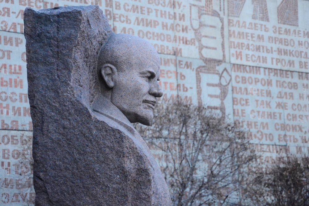 Первое скульптурное изображение вождя в Иркутске появилось в 1934 году.