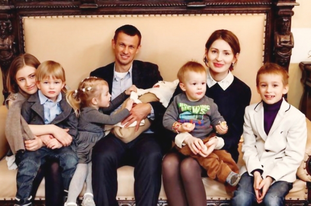 В большой семье Семаков есть и приемные дети.