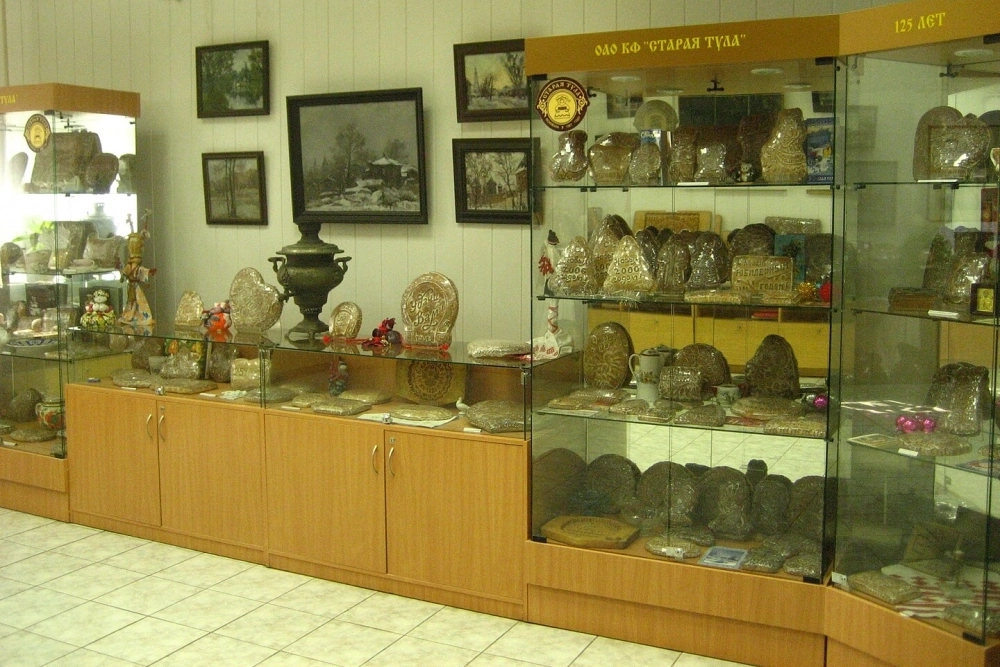 Музей «Тульские самовары» открыт в 1996 году в бывших флигелях домовладения оружейников и самоварщиков братьев Лялиных. В этом же здании размещается пряничный цех и магазин.