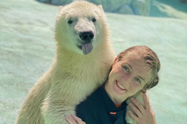 Спустя месяцы Ермак узнал Елену, которая ухаживала за ним в первые дни жизни в зоопарке Геленджика