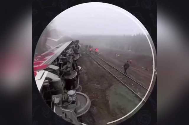 В поезде находилось 415 человек.