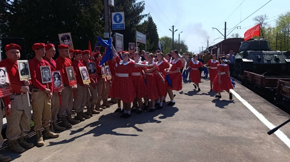 Танец под «Синий платочек».