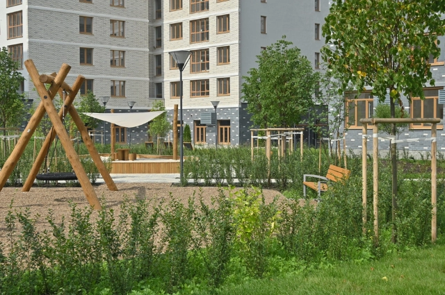 В жилом комплексе Екатеринбурга создали сад непрерывного цветения
