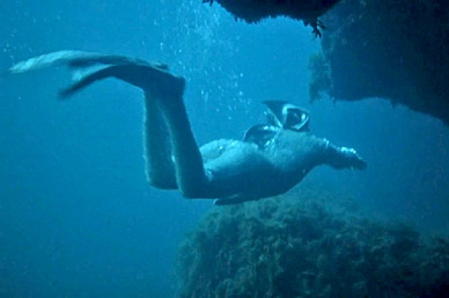 Поскольку съемки художественного фильма под водой были в новинку, главный оператор картины Эдуард Розовский практически изобрел всю подводную съемочную аппаратуру.