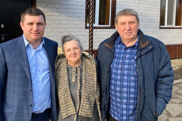 Пётр Пятибратов с родителями