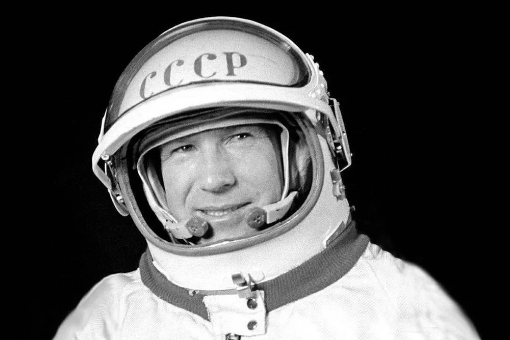 Алексей Леонов - первый человек в мире, вышедший в открытый космос