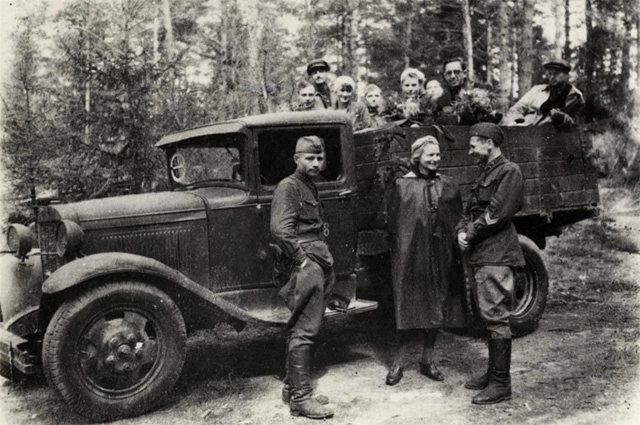 Приезд бригады в ГЦТК в военную часть № Д 1880 49 армии. Июль 1942 год.