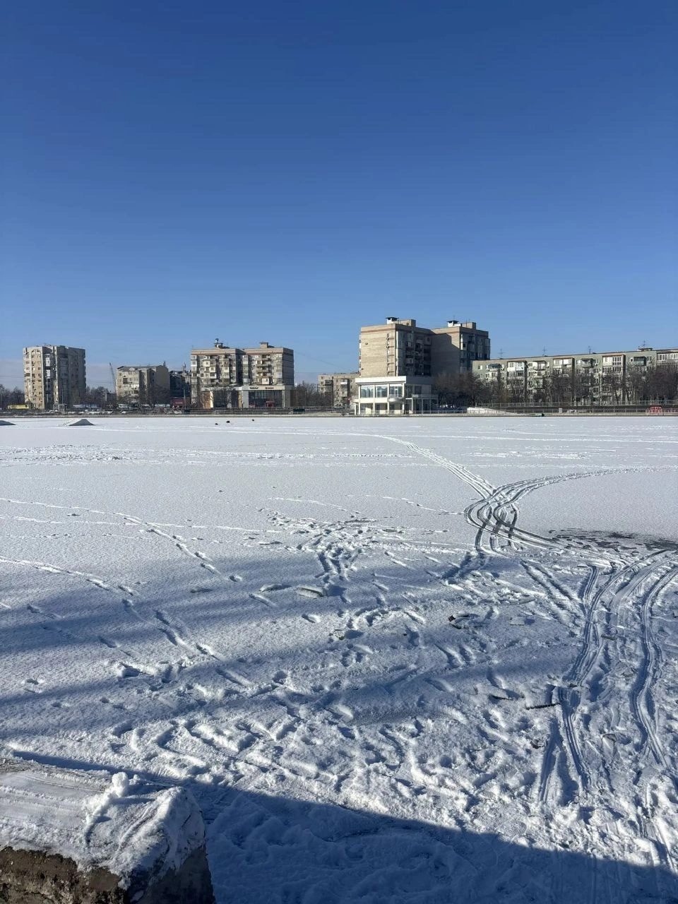 Спасатели вывели астраханцев с тонкого льда 