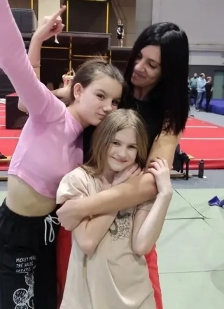 Только спустя полгода Алина согласилась взять на встречи с наставником свою сестру Дарину.