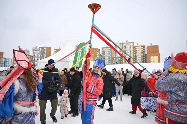 Блины и народные забавы – основные атрибуты Масленицы в Академическом.