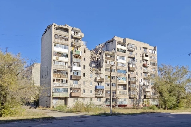 Освобождённые города встречали разрушенными после бомбардировок домами.