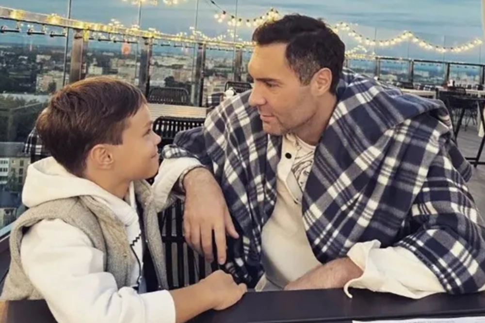 Певец Евгений Кунгуров с сыном.