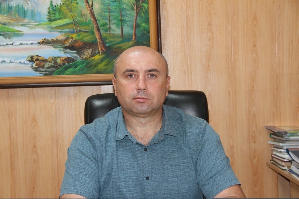 Александр Умарова считает, что равняться на производственников.