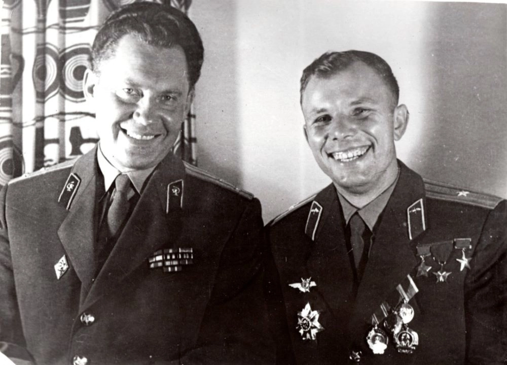 Евгений Карпов и Юрий Гагарин.