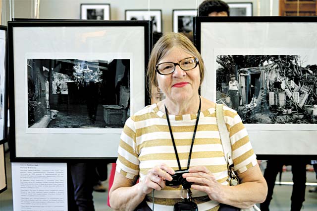 72-летняя Ольга Гилёва ходит на все выставки, на которые находит время.