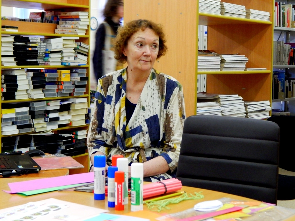 Ведущий библиотекарь Марина Брыжахина давно знакомит свердловчан с иностранными традициями, а иностранцев - с нашими. 