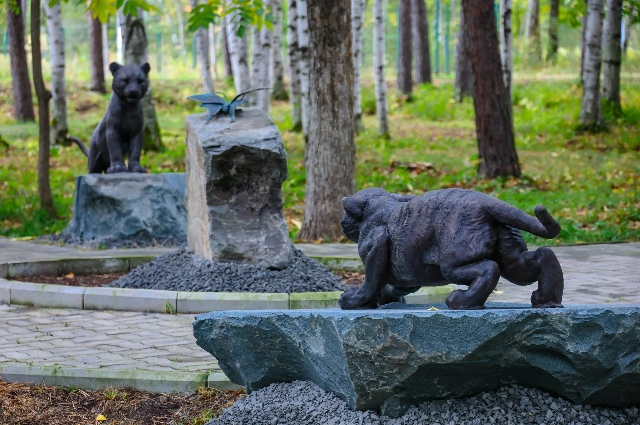 Памятник двум тигрятам