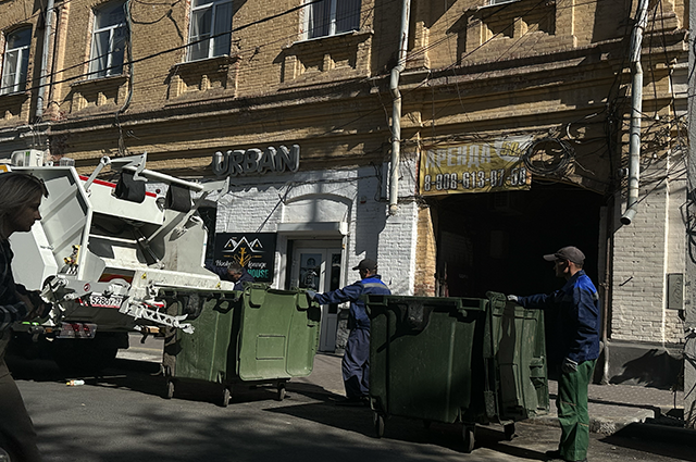 Мусоровоз в Астрахани