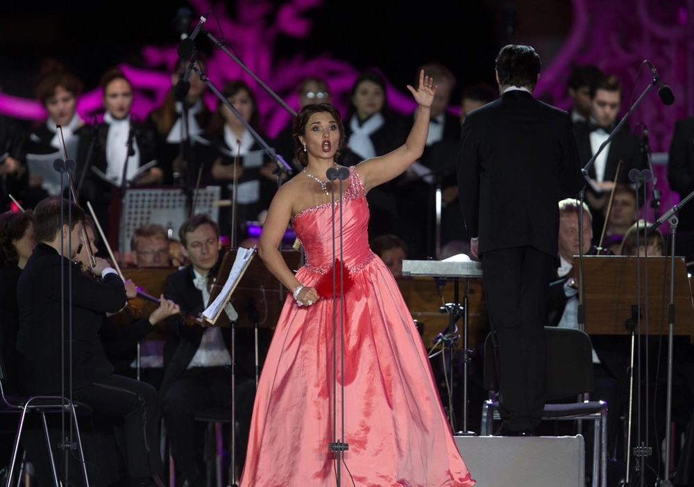 Солистка Мариинского театра Ольга Перетятько (сопрано) выступает на гала-концерте 