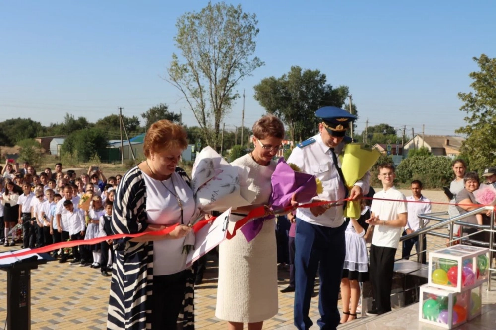 Вера Шейкина на праздничной линейке в школе № 14, учеников которой ждёт новый агрокласс.