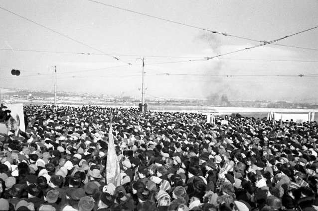 Митинг, посвящённый пуску Коммунального моста через Енисей. Октябрь 1961 г.