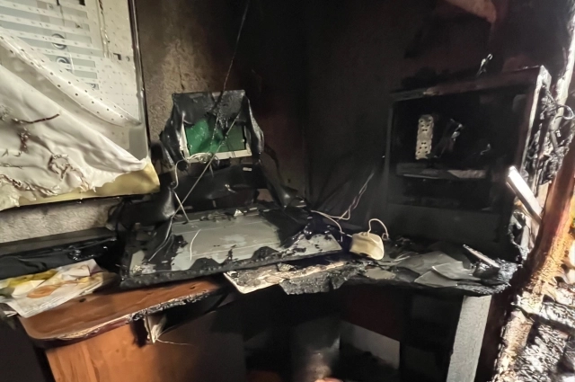 В комнате вспыхнул блок монитора.