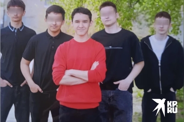 Расиль только закончил 9 класс.