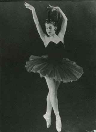 Нинель Юлтыева в «Лебедином озере». 