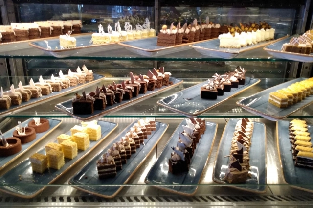 Голодных в отеле не бывает. Открыто несколько ресторанов.