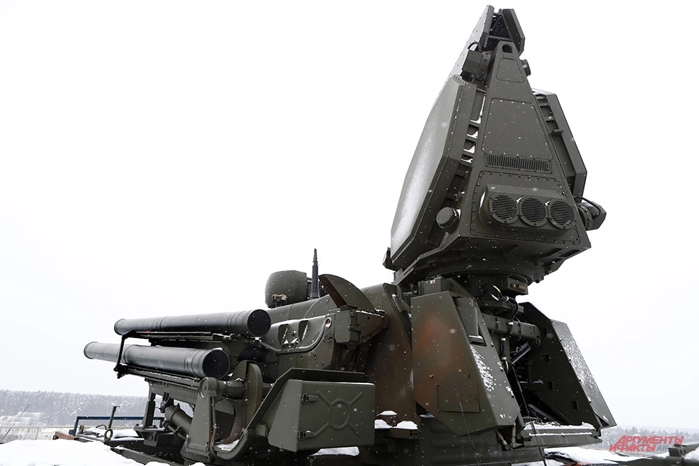 ЗРПК (зенитный ракетно-пушечный комплекс) «Панцирь», закрывающий столичное небо от вражеских дронов.