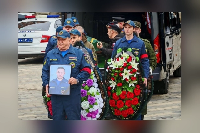 Вчера в городе простились с героем-пожарным.