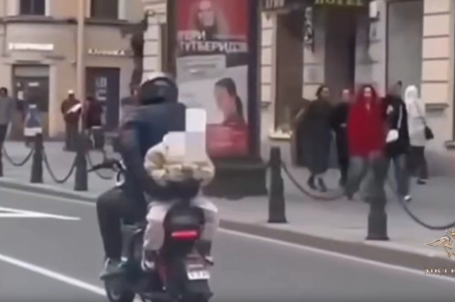 Ребенок был близок к тому, чтобы упасть.