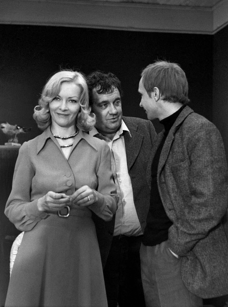 На съемках фильма «Ирония судьбы или С легким паром». 1975 г.