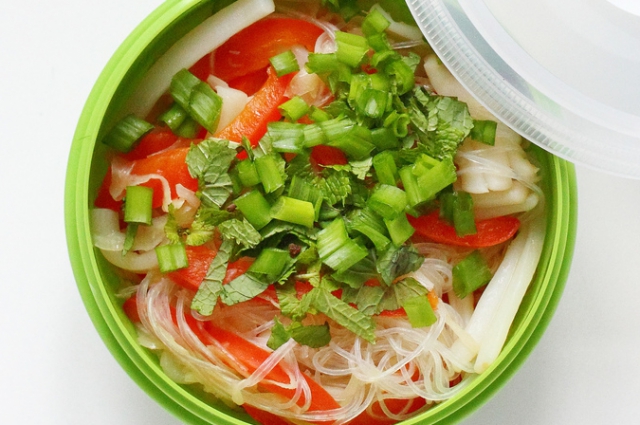 Лапша с овощами в азиатском соусе