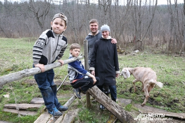 Молодые, полные сил Машковские со старшими сыновьями в 2016 году. Кристине исполнилось 2 года.